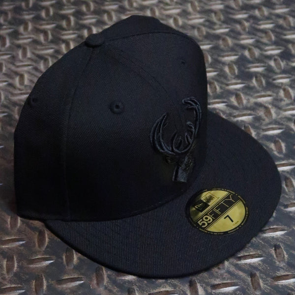 New Era Milwaukee Bucks Black On Black 59FIFTY Fitted