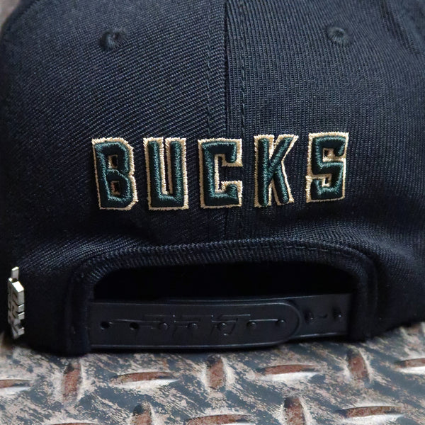 Pro Standard Milwaukee Bucks Script Tail Snapback