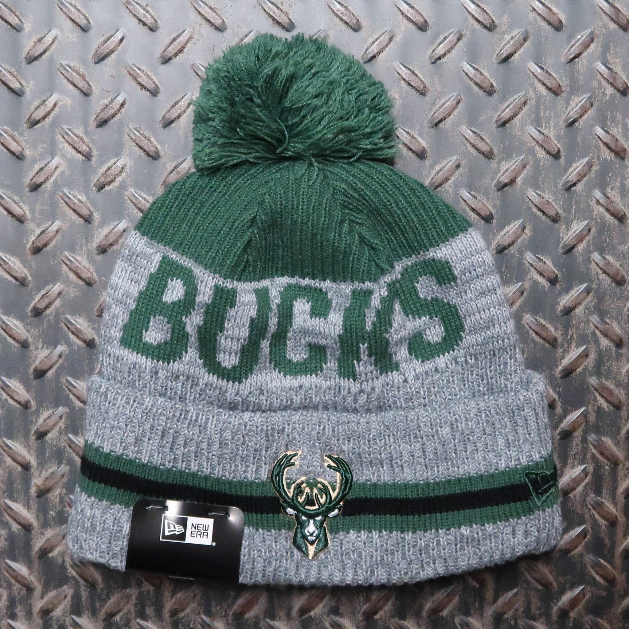 New Era Milwaukee Bucks Runner Knit Beanie Grey Green 6054406