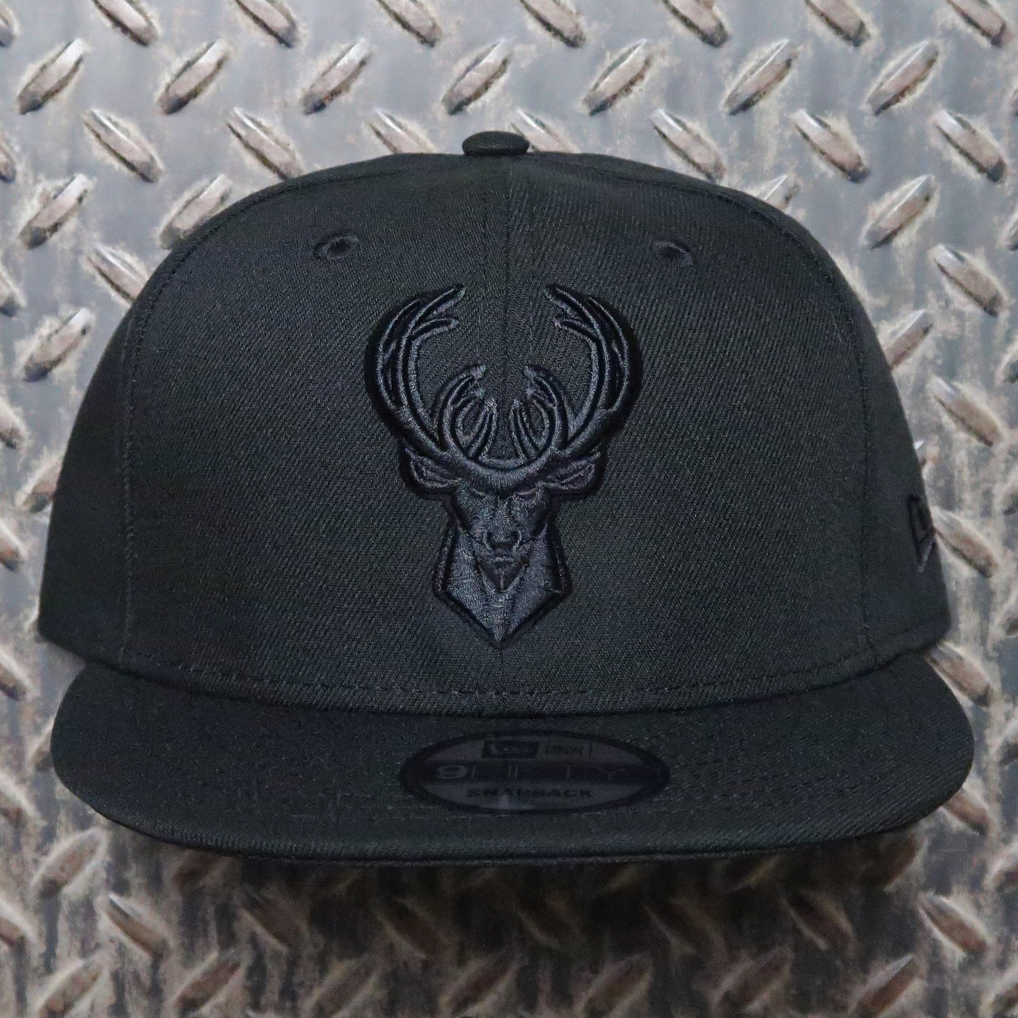 New Era Milwaukee Bucks 9FIFTY Snapback Hat Black 70633136