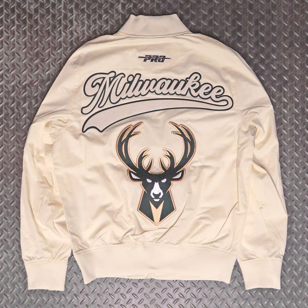 Pro Standard Milwaukee Bucks Living Large Twill Jacket