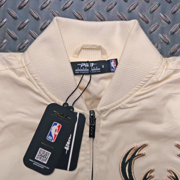 Pro Standard Milwaukee Bucks Living Large Twill Jacket