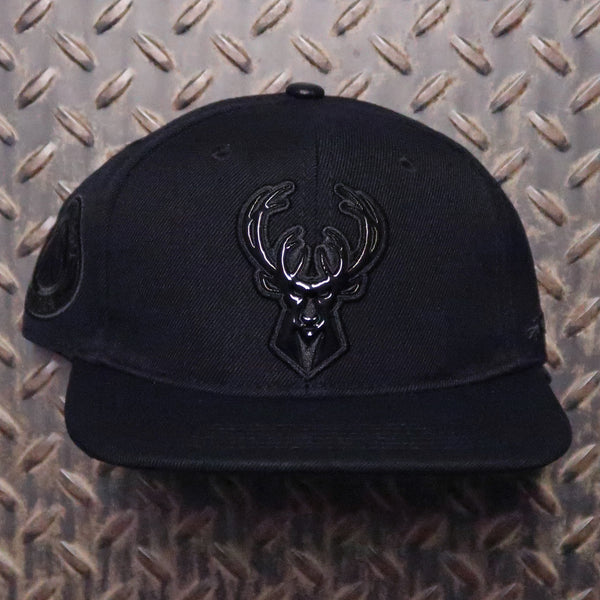 Pro Standard Milwaukee Bucks Triple Black Pro Six Snapback
