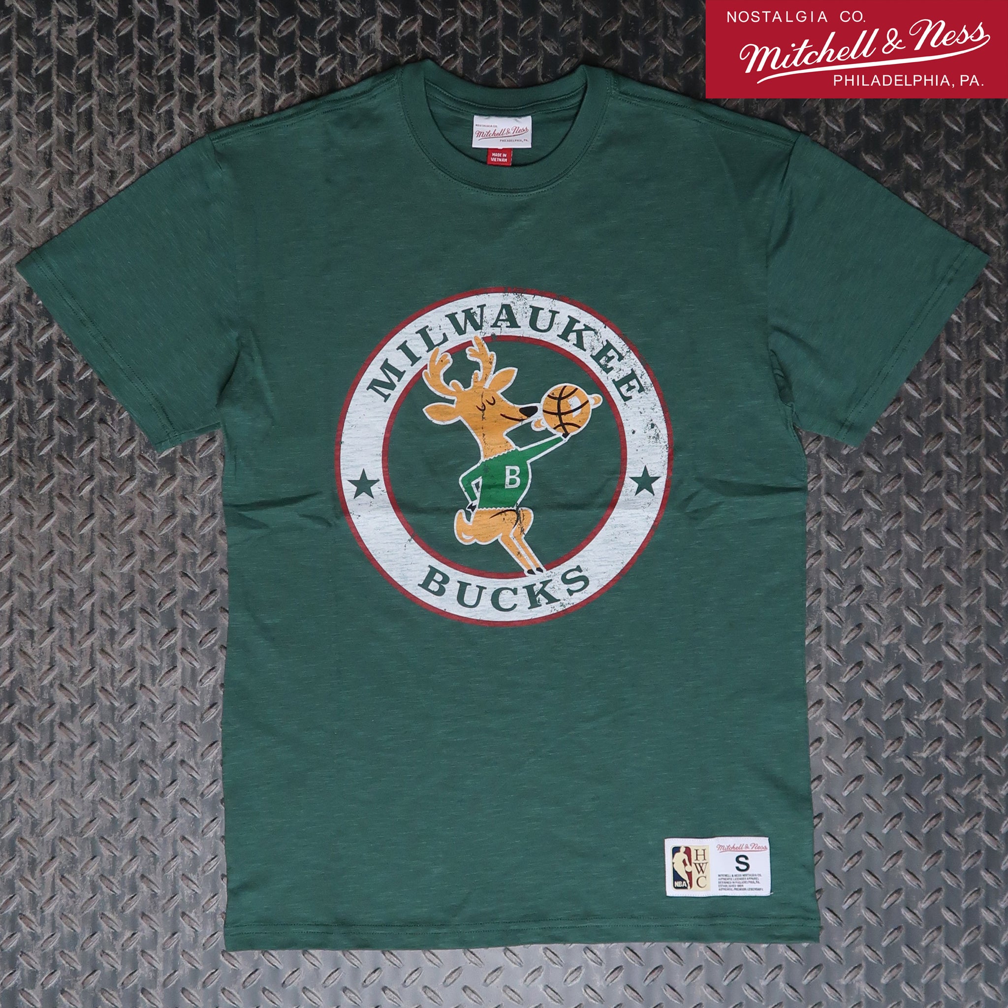 Mitchell & Ness Milwaukee Bucks Legendary Slub T-Shirt TCRW5121-MBUYYPPPDKGN