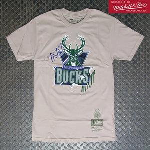 Mitchell & Ness Milwaukee Bucks Game Day Pattern T-Shirt BMTRDP22135-MBUKHAK
