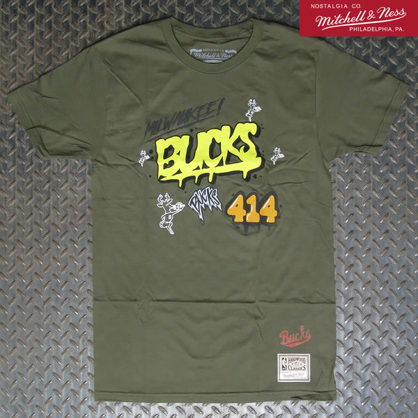 Mitchell & Ness Milwaukee Bucks Slap Sticker T-Shirt BMTR4776-MBUYYPPPGREN